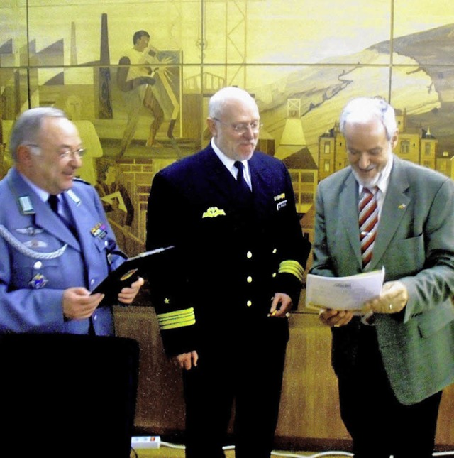 Orden fr Ernst Schilling (rechts): Ri...roherzoglich-Badische Gedenkmedaille.  | Foto: Stadt herbolzheim