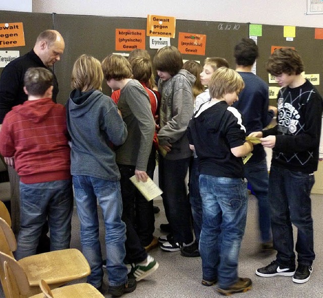 Die Schler der siebten Klasse der Sch...rmieren sich ber Gewalt und Mobbing.   | Foto: Privat