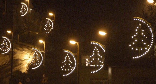 Die Weihnachtsbeleuchtung, hier an der...r komplett auf LED-Lampen umgestellt.   | Foto: Ralf H. Dorweiler