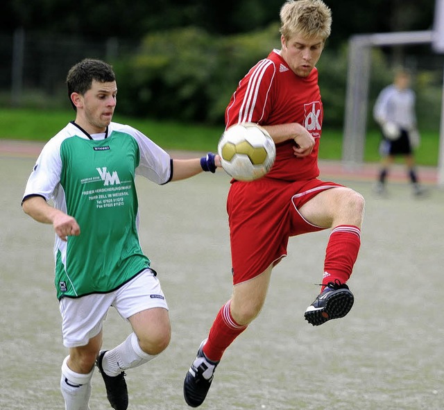 Tim Vgtlin (rechts), hier im Duell mi...Wiesental noch mitten im Titelrennen.   | Foto: Schn