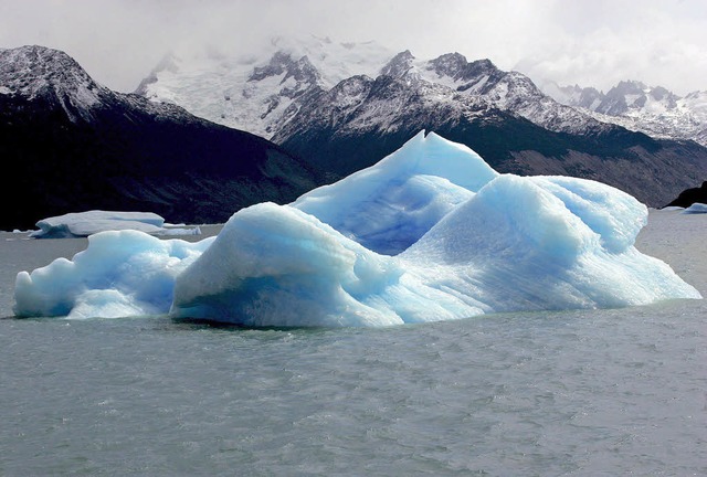 So gro wie die Hauptstadt Buenos Aire... Upsala-Gletscher in Patagonien kalbt   | Foto: dpa