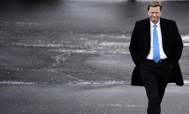 Allein  in unwirtlichem Klima, das zun...r Partei herrscht: Guido Westerwelle    | Foto: dpa