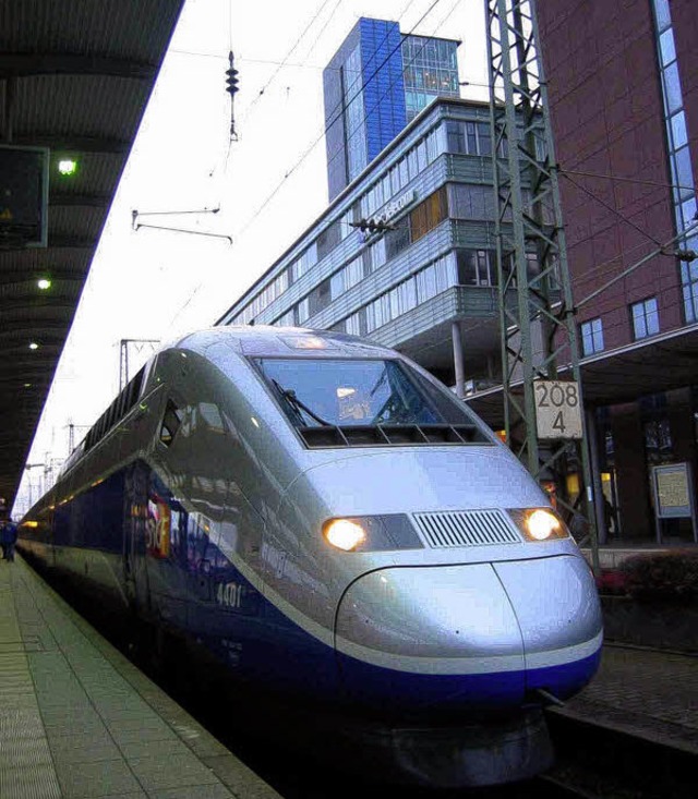 In Freiburg sehr willkommen: der TGV aus Paris.   | Foto: DPA