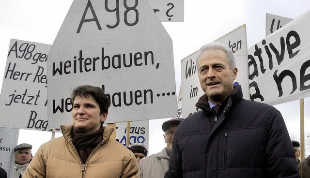 Landesministerin Gnner und Bundesmini...r ein, die A 98  zgig weiterzubauen.   | Foto: DpA