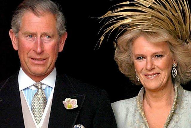Farbbeutel-Attacke auf Prinz Charles und Camilla