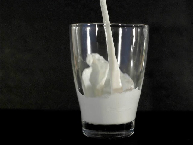 Milch ist gesund und schmeckt fast all...leme haben aber die, die sie erzeugen.  | Foto: dpa