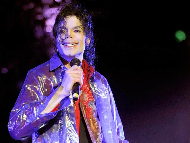 Michael Jackson auf der Bhne in London 2009, kurz vor seinem Tod.   | Foto: dpa