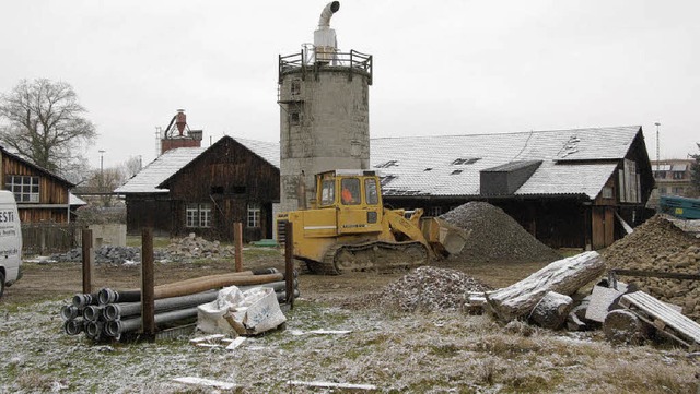 Das Sgewerk Albiez wird abgerissen, h... die zwei groen Gebude des Projekts.  | Foto: Peter Gerigk