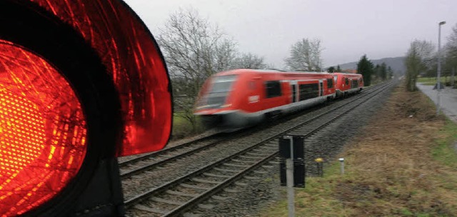 Noch stehen die Signale fr den Bahnha...den Haltepunkt finanzieren, meint er.   | Foto: Archivfoto: BASTIAN HENNING