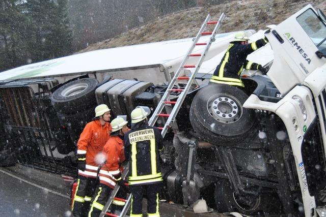 Lkw-Unfall beim Dgginger B-31-Tunnel