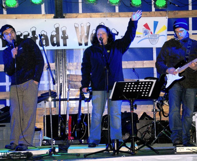 Fr tolle Stimmung sorgte die Band &#8...pen-Air-Konzert auf dem Talschulplatz.  | Foto: hrvoje Miloslavic