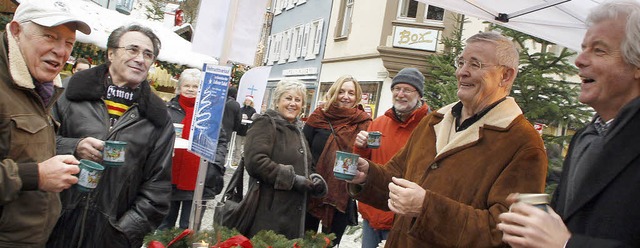 Hoch die Tassen: Guten Gewissens wird ... der Erls ist fr einen guten Zweck.   | Foto: Heidi Fssel