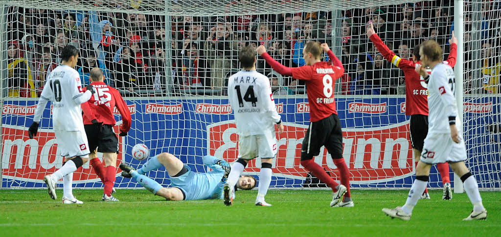 Der SC Freiburg im Stimmungshoch: 3:0 gegen Borussia Mnchengladbach.