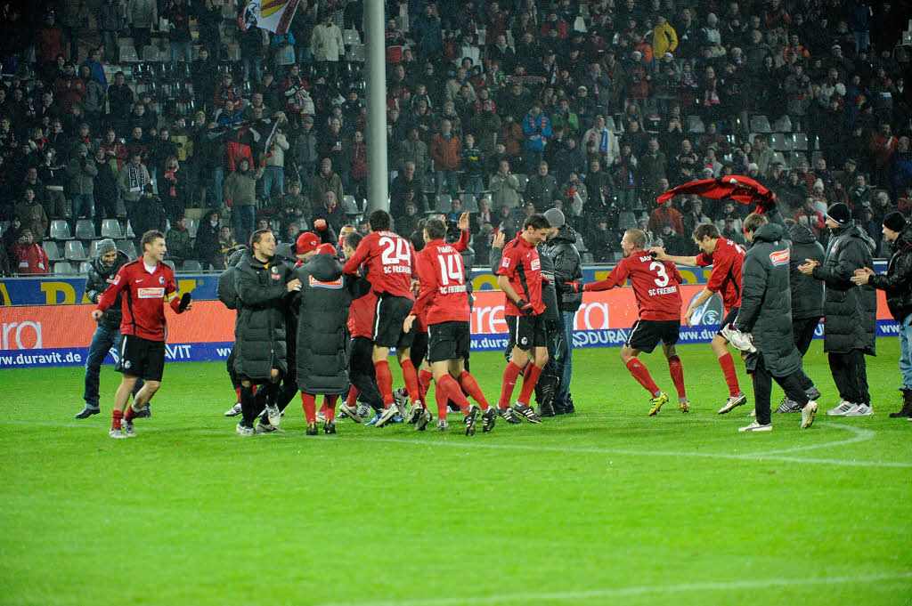 Der SC Freiburg im Stimmungshoch: 3:0 gegen Borussia Mnchengladbach.