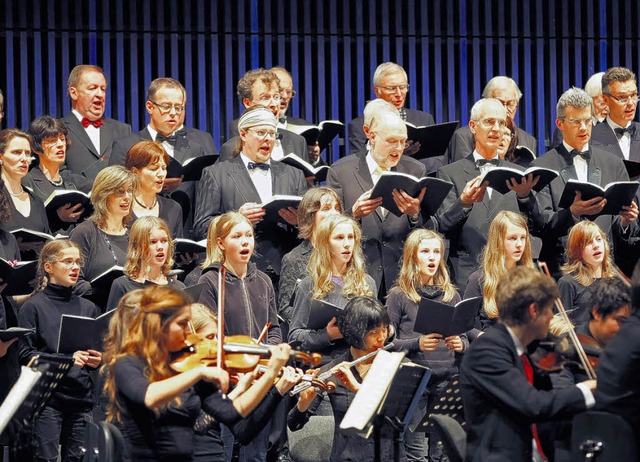 Ein auerordentlich stimmiges Gesamtku...n Chren und erstklassigen Solisten.    | Foto: Mller