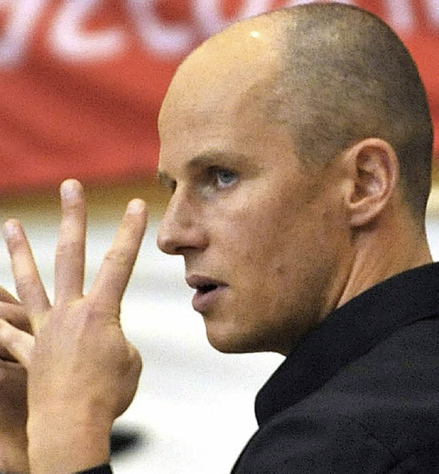 Auch mit Zeichensprache war fr Eisvgel-Coach Harald Janson nichts zu machen.  | Foto: seeger