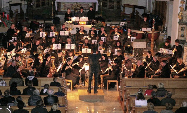 Die Musikkapelle Grafenhausen bei ihrem Adventskonzert in der Barockkirche.   | Foto: Sandra Decoux-Kone