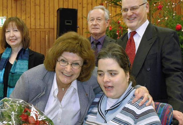 Doris Meyer, Werner Lacher, Bernhard K...ter (vorne links) zum Verdienstkreuz.   | Foto: Wieschenkmper