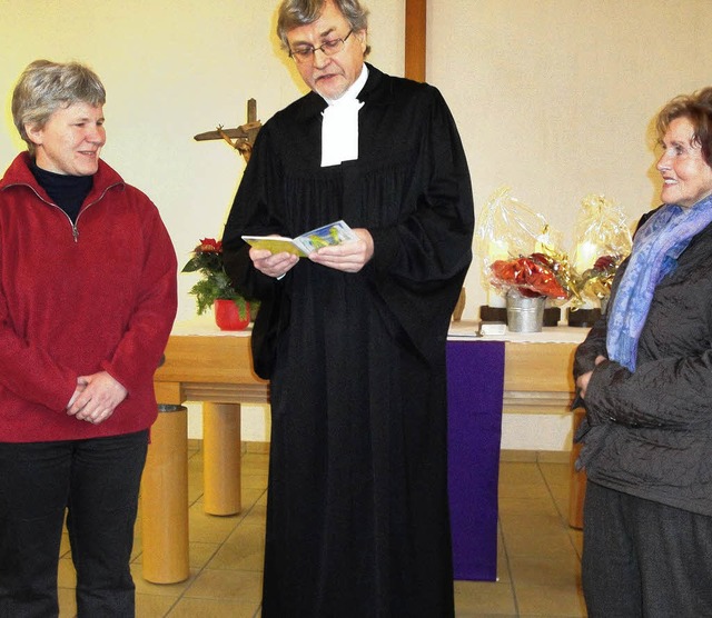 Evelyn Schneider (links) wurde als Org...m Koopmann leitete das Zeremoniell.     | Foto: hansjrg bader