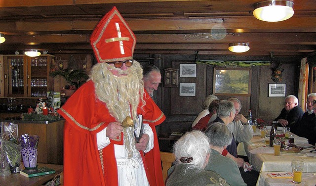 Bei einer richtigen Adventsfeier darf ...1; auch nicht in Ibach und Dachsberg.   | Foto: Albert Liertz