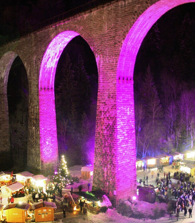 Farbenspiel an  den Bgen des Viadukts...tsmarkt am Eingang der Ravennaschlucht  | Foto: Saurer