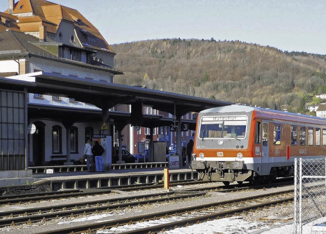 Ein Zug mehr seit dem Fahrplanwechsel:...ngen mit Halt an allen Haltestellen.    | Foto: Herbst