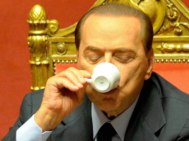 Darf im Amt bleiben: Silvio Berlusconi.  | Foto: dpa