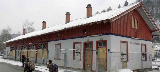 Der Zeller Bahnhof ist derzeit keine V...n Ausmaen wie bisher ersetzt werden.   | Foto: Hermann Jacob