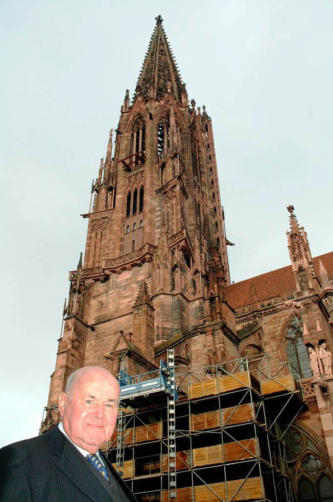 Eugen Martin vor dem Freiburger Mnster – ein Bild mit Symbolcharakter. Der Unternehmer setzte sich sehr fr den Erhalt des Freiburger Wahrzeichens ein.