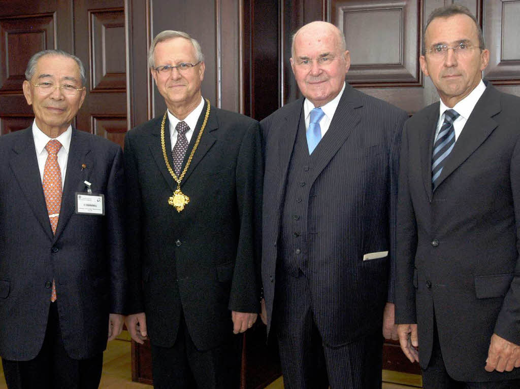 Verleihung der Ehrensenatorenwrde im Dezember 2006: Ehrensenator Dr. Shin Ho Kang, Rektor Wolfgang Jger, Ehrensenator Eugen Martin und Ehrensenator Walter Kbele.