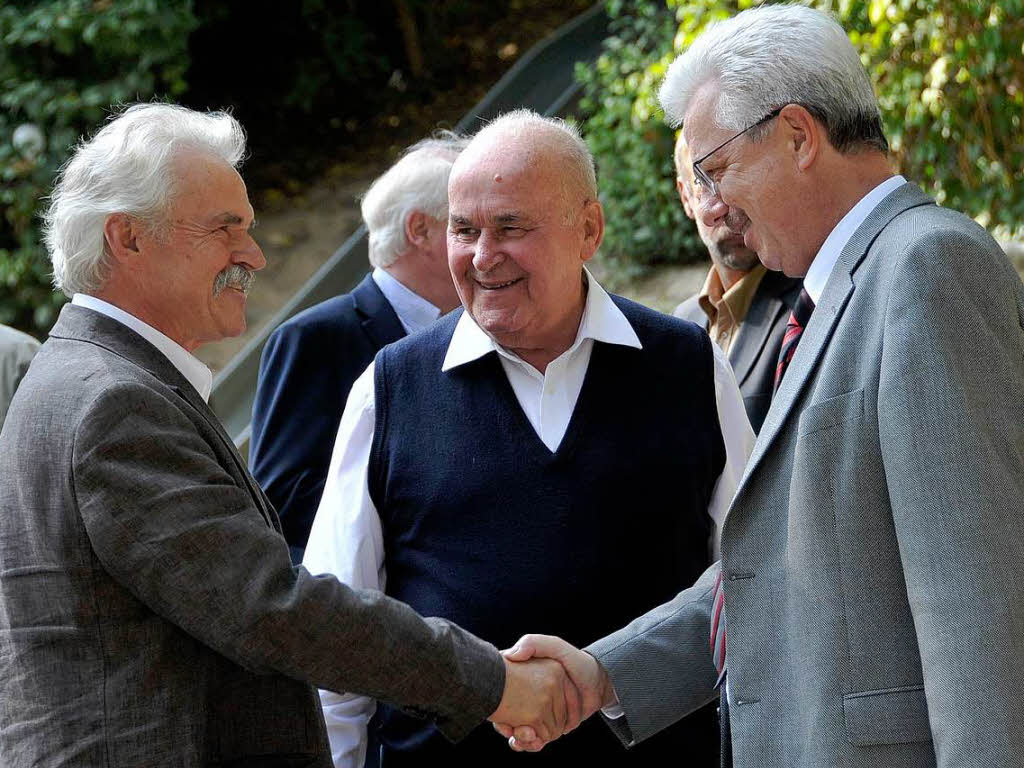 Immer wieder engagierte sich die Eugen-Martin-Stiftung fr die Spielpltze der Stadt. Dieses Bild entstand bei der Einweihung des sanierten Spielplatzes an der Lindenbergschule im Freiburger Ortsteil Munzingen im September 2009: Ortsvorsteher Rolf Hasenfratz, Eugen Martin, Brgermeister Otto Neideck.