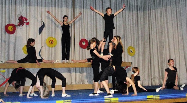 Die Leistungsturnerinnen der TSG begei...ical-Choreographie mit Schwebebalken.   | Foto: Monika Weber