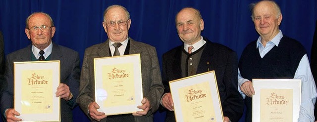 Die Sportfreunde Oberried hab en vier ...dris und Adolf  Schonhart (von links)   | Foto: Heiko wissler