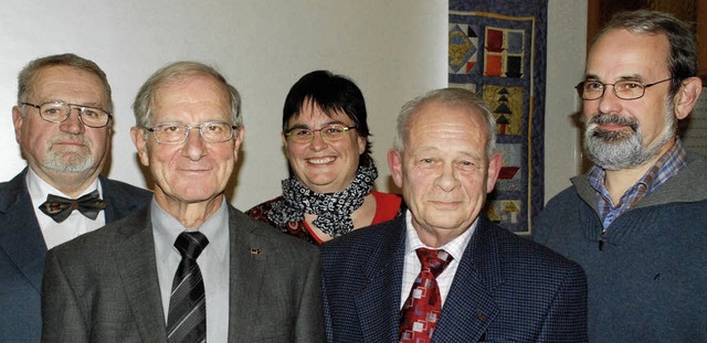 Die   Adventsfeier war Anlass fr  Ehr...er,  Adolf Philipp und Pfarrer Ibach.   | Foto: Maja Tolsdorf