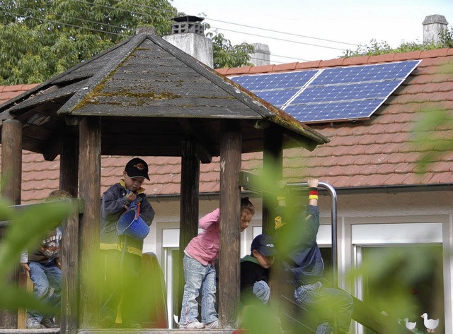 Die  Photovoltaikanlage auf dem Dach d...projekt der deutschen Umweltstiftung.   | Foto: Langelott