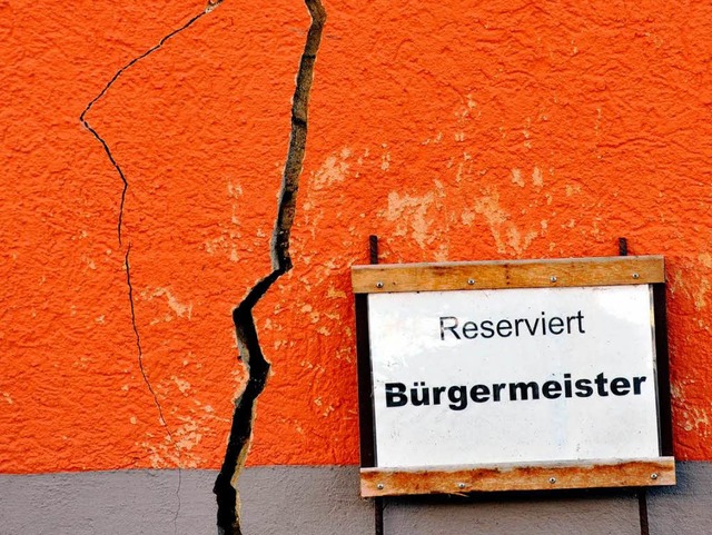 Ebenfalls Risse-geplagt: die Stadtverwaltung Staufen.  | Foto: dpa