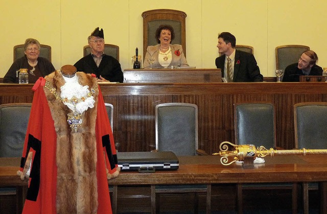 Probesitzen mit Elzachern im Parlamentssaal von Worthing   | Foto: ZVG