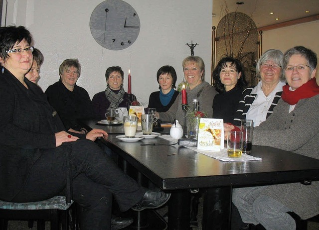 Frauencaf in Elzach mit Sabine Wlfle (SPD, 4. von rechts).   | Foto: ZVG