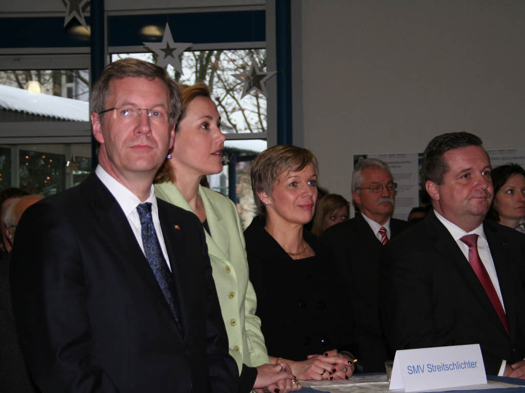 Wulff in Breisach: Der Bundesprsident besuchte zusammen mit seiner Frau und dem Eheparr Mappus die Julius-Leber-Schule.