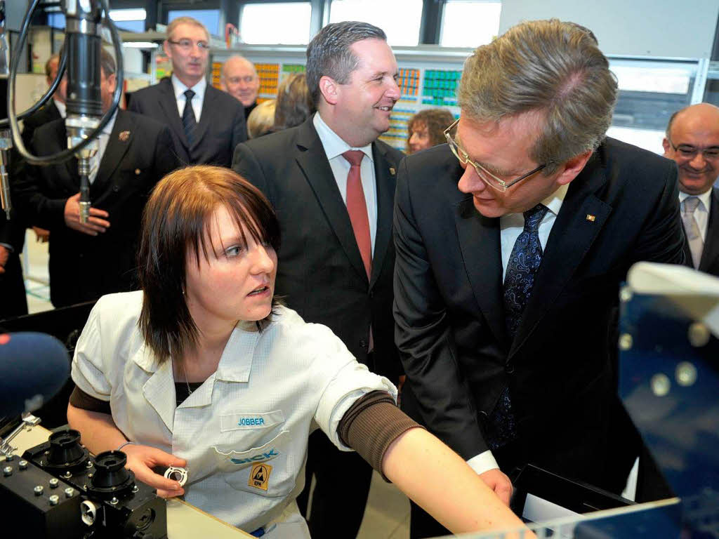 Bundesprsident Christian Wulff und Ministerprsident Stefan Mappus bei der Sick AG in Waldkirch.