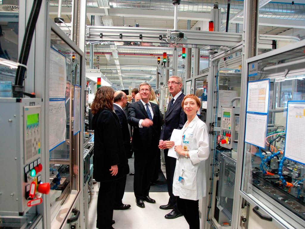 Bundesprsident Christian Wulff und Ministerprsident Stefan Mappus bei der Sick AG in Waldkirch.