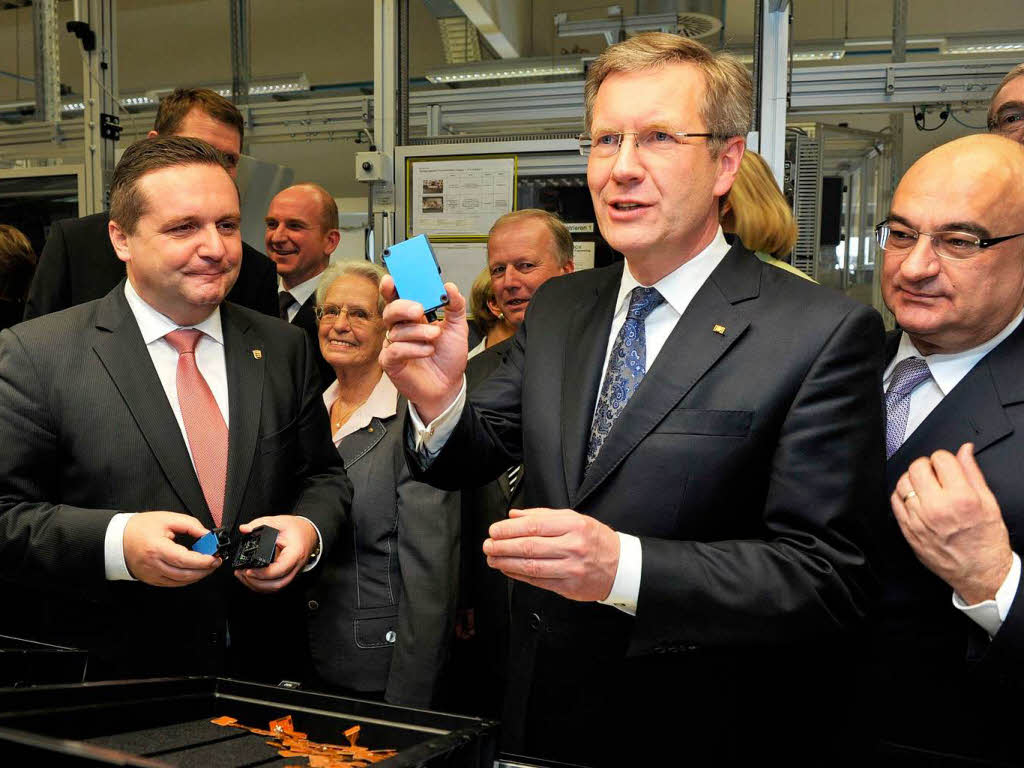 Bundesprsident Christian Wulff und Ministerprsident Stefan Mappus bei der Sick AG in Waldkirch.