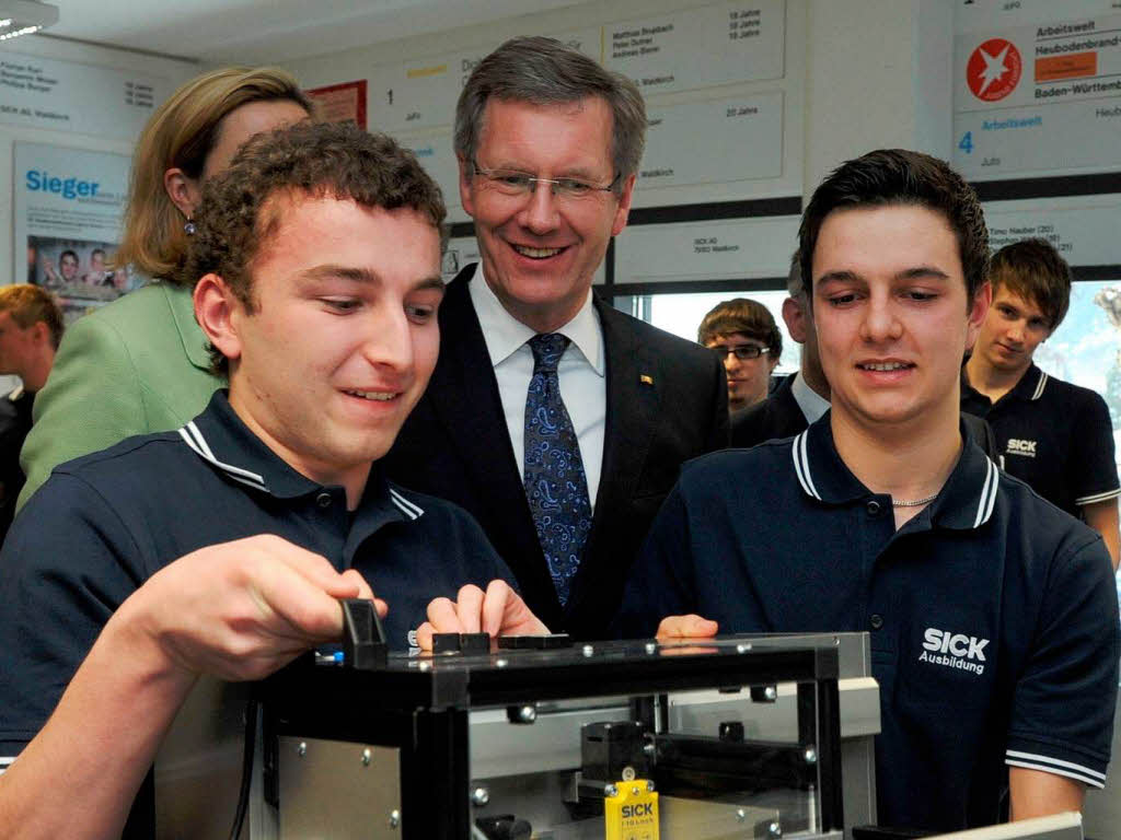 Bundesprsident Christian Wulff und Ministerprsident Stefan Mappus bei der Sick AG in Waldkirch.