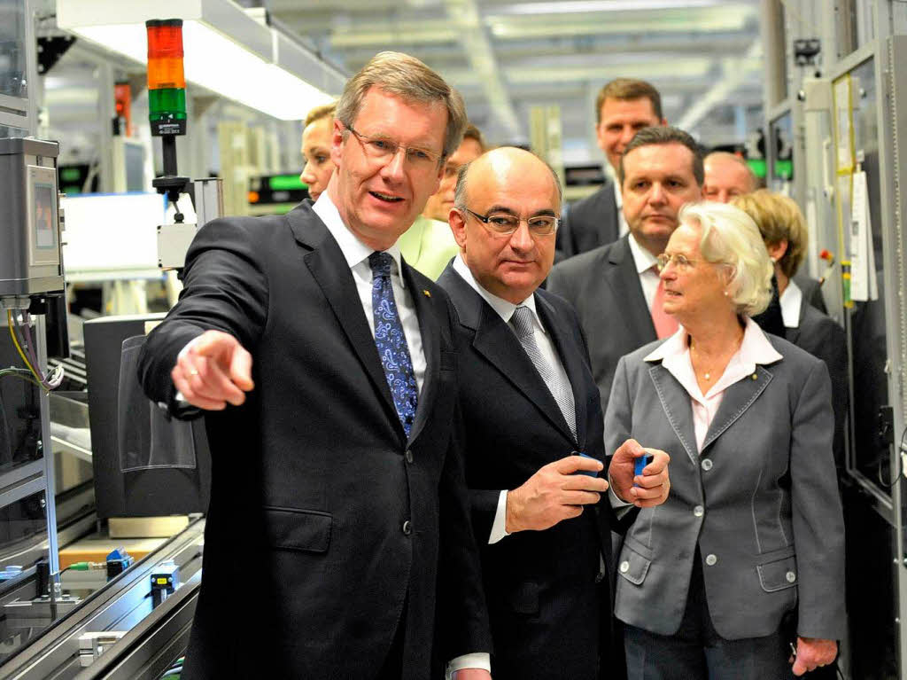 Bundesprsident Christian Wulff und Ministerprsident Stefan Mappus bei der Sick AG in Waldkirch.