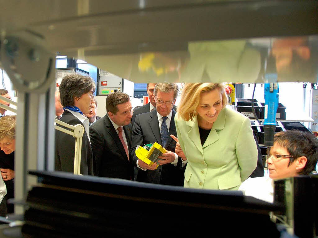 Bundesprsident Christian Wulff und Ministerprsident Stefan Mappus bei der Sick AG in Waldkirch.