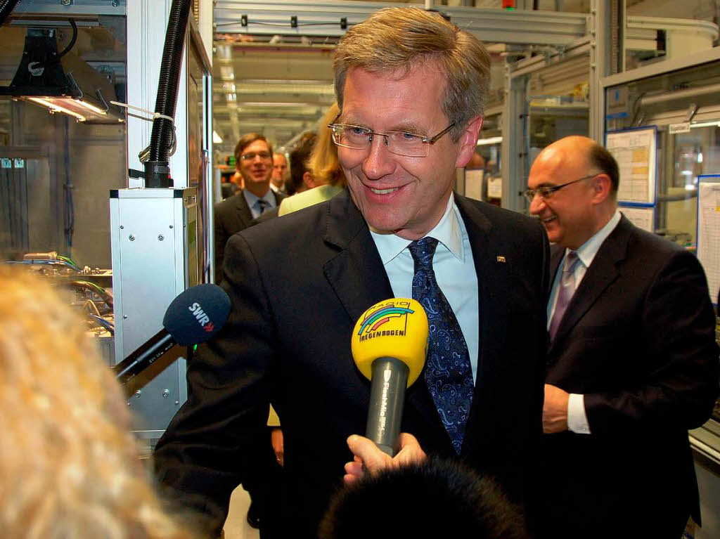 Bundesprsident Christian Wulff und Ministerprsident Stefan Mappus bei der Sick AG in Waldkirch.