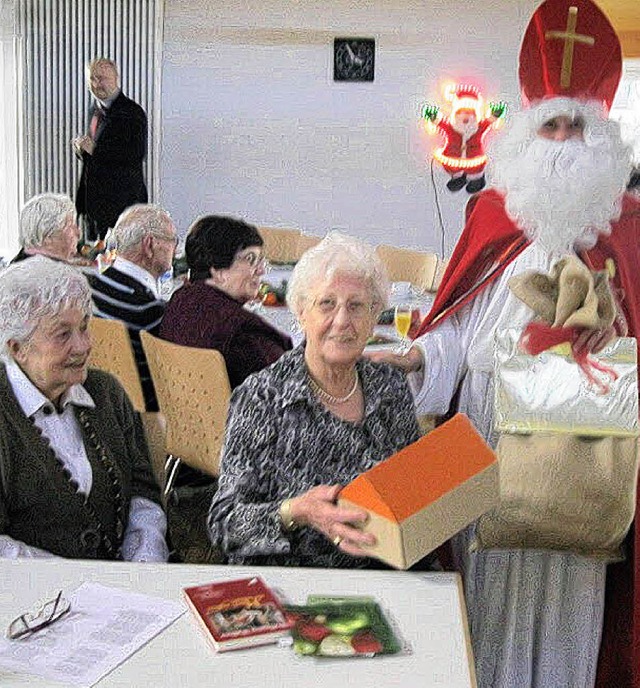 Der Nikolaus durfte beim Seniorennachmittag nicht fehlen.   | Foto: Selb