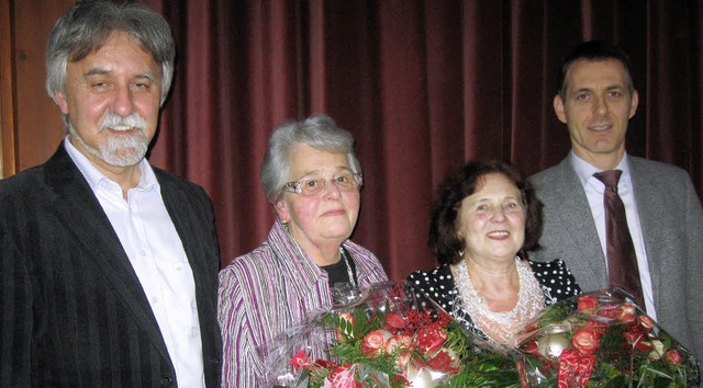 Josef Gyuricza (links) und Jrg Lutz v...n Gertrud Weymann und Annemarie Braun   | Foto: Charlotte Bhler-Mller