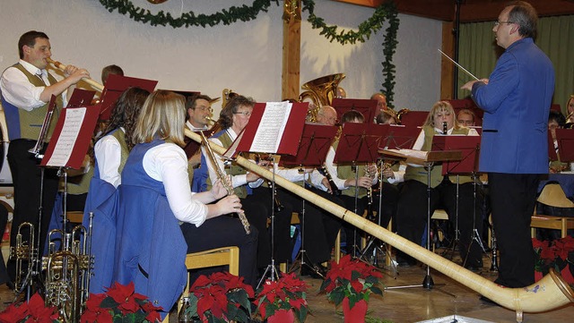 Beim Konzert des Musikvereins Binzgen ...iedel  erfolgreich als Alphornsolist.   | Foto: Alfred Lins