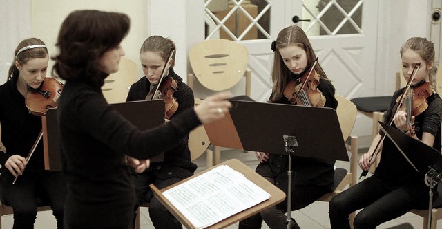 Das Streicherensemble der Musikschule  unter der Leitung von Claudia Bhler  | Foto: CHRISTOPH BREITHAUPT
